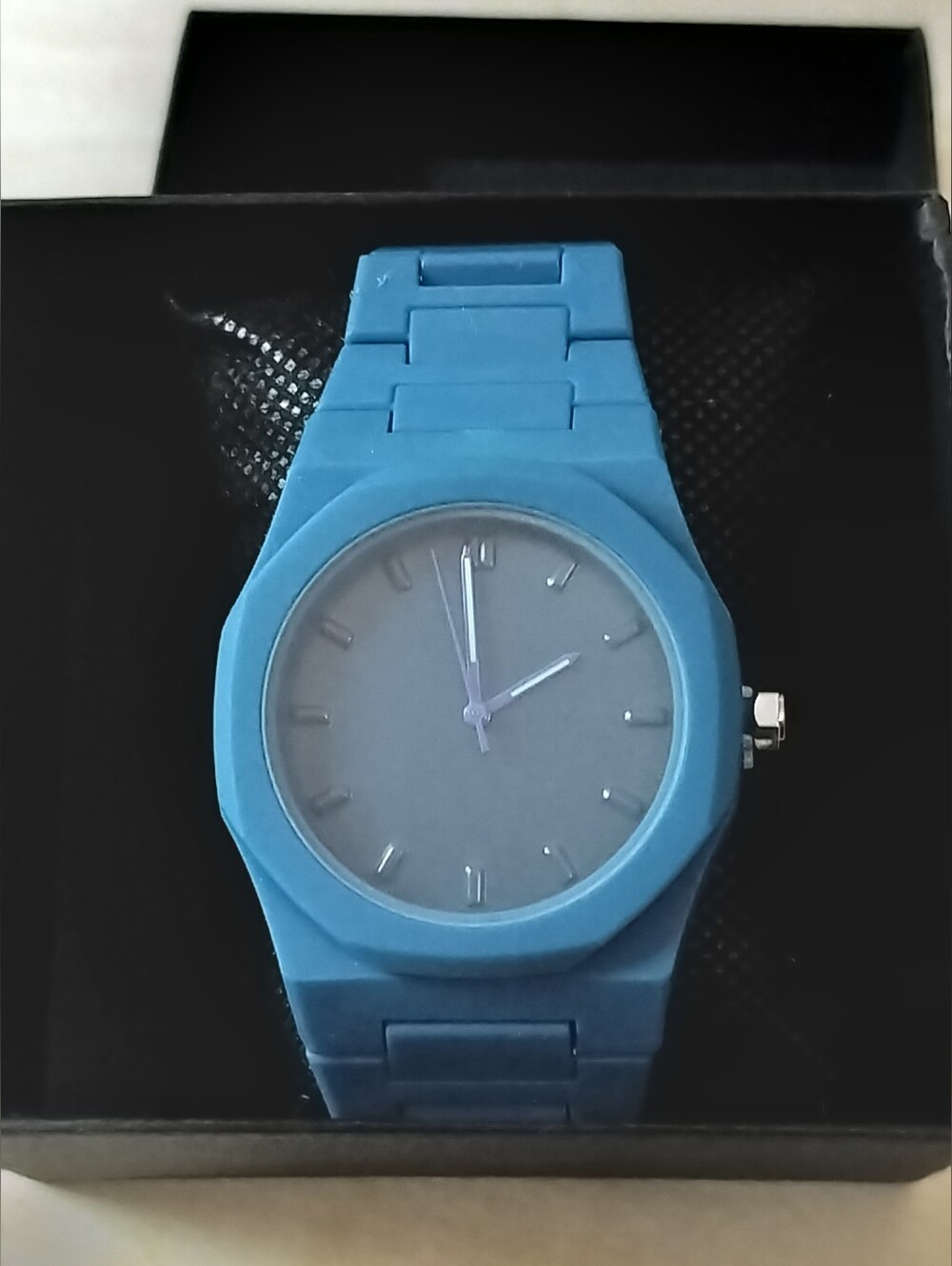 Minimalist Timepieces – Ocean Blue